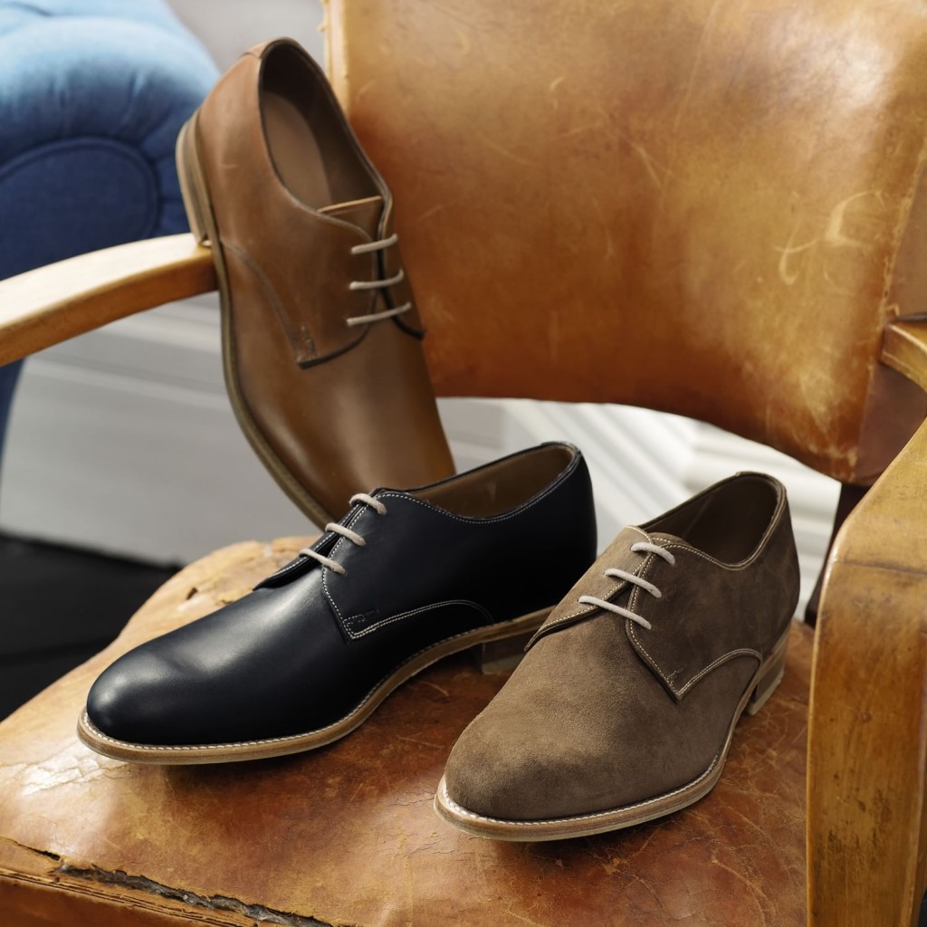 Derbies - Conventional dress shoes avec an open-faced lacing system 