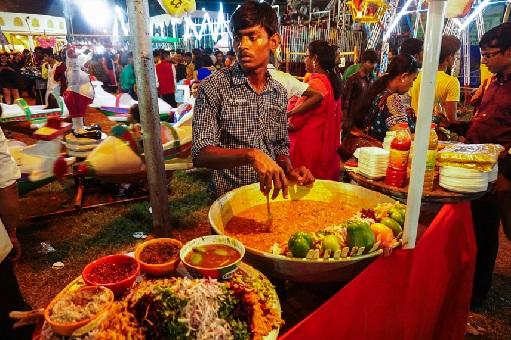 gorging-on-street-food-during-durga-puja-kolkata