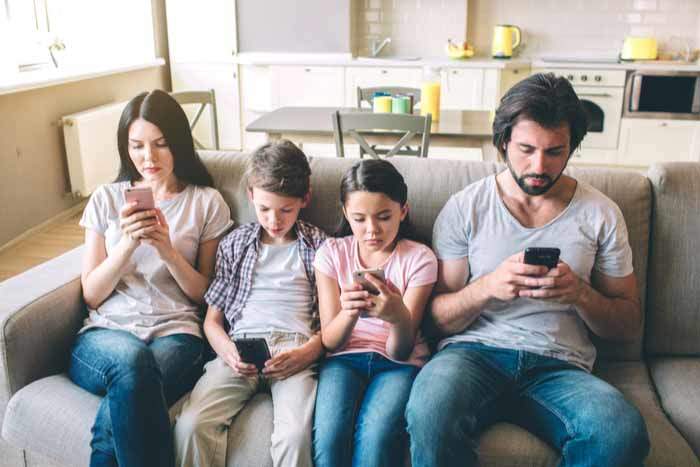effect of technology on family relationships