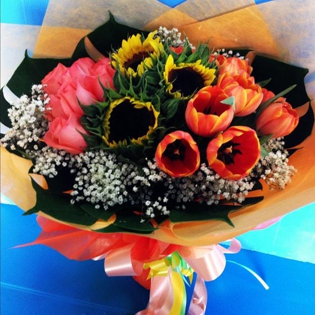 sunflowers and tulips bouquet