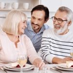 5 Signs Your Mom Would Benefit from Living in an Assisted Living Facility